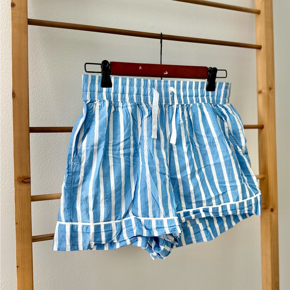 Old Navy High Waist Blue and White Striped Shorts Boxer